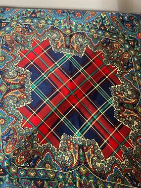 Vintage Juling 100% Silk Scarf very good condition, central Florida no need